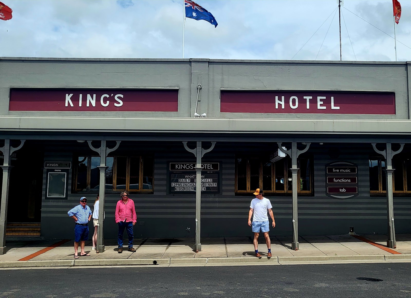 Kings Hotel in Bathurst - photo 1
