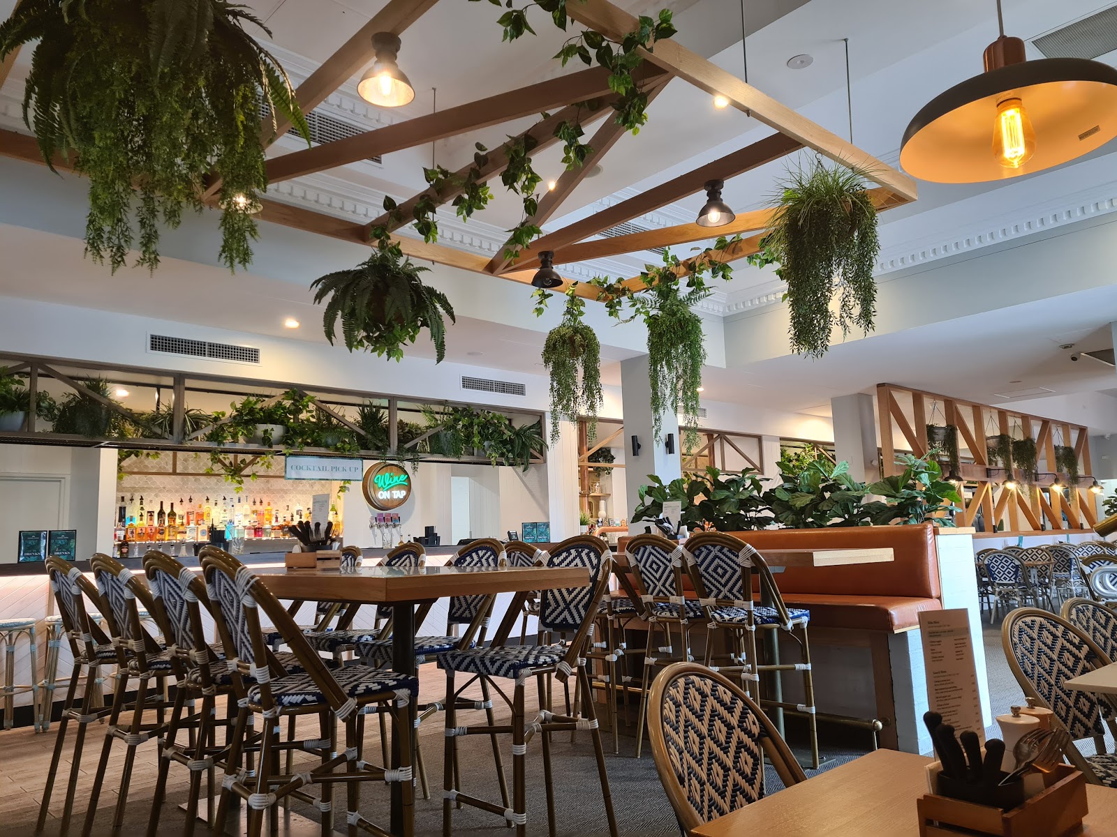Kings Park Tavern in Kings Park - photo 2