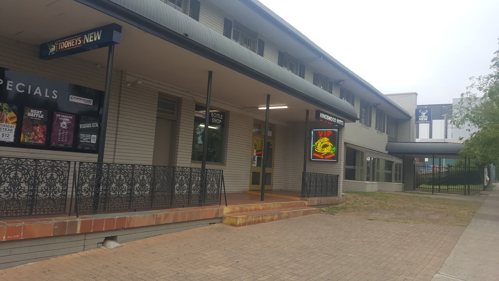 Kingswood Hotel in Kingswood - photo 1