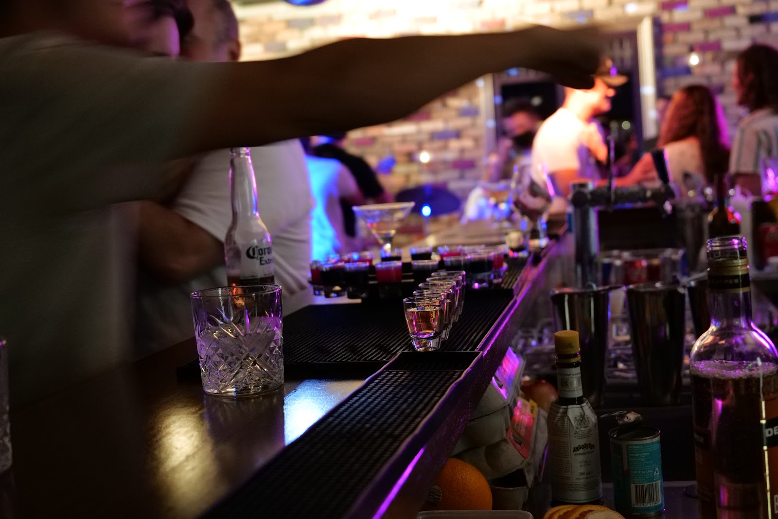 La Vida Loca Bar in Newport - photo 2
