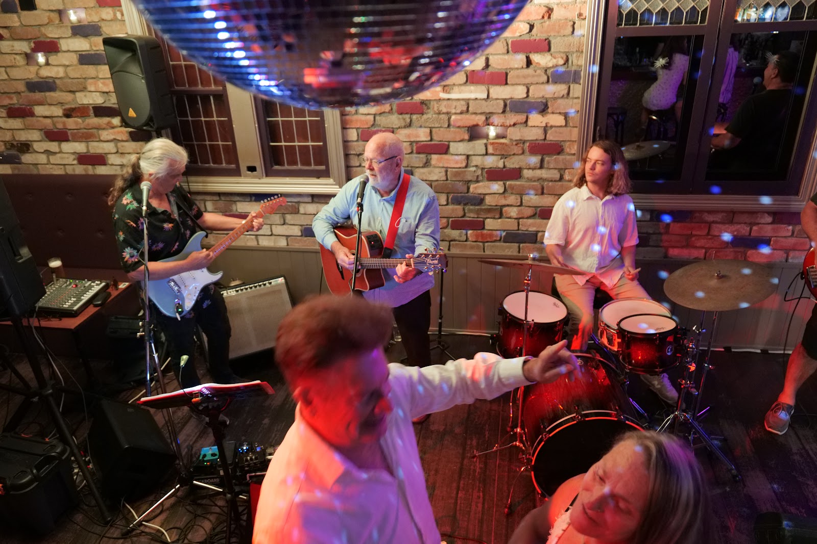 La Vida Loca Bar in Newport - photo 5