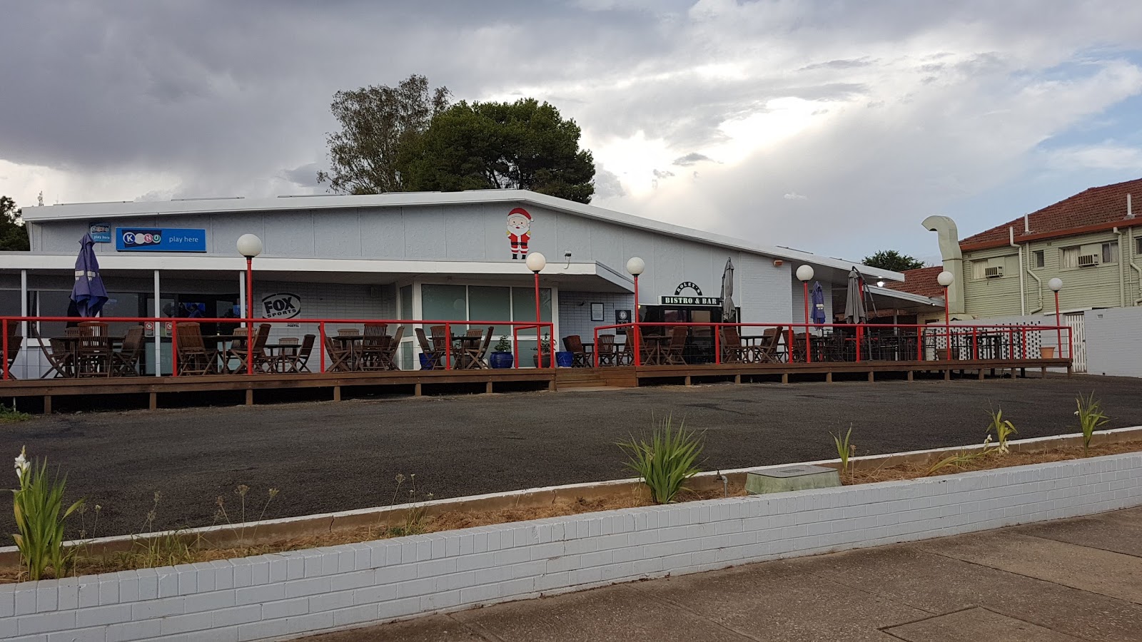 Lachlan Valley Hotel in Cowra - photo 1