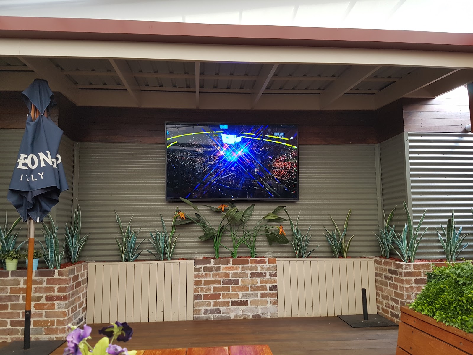 Lakes Hotel in Rosebery - photo 2