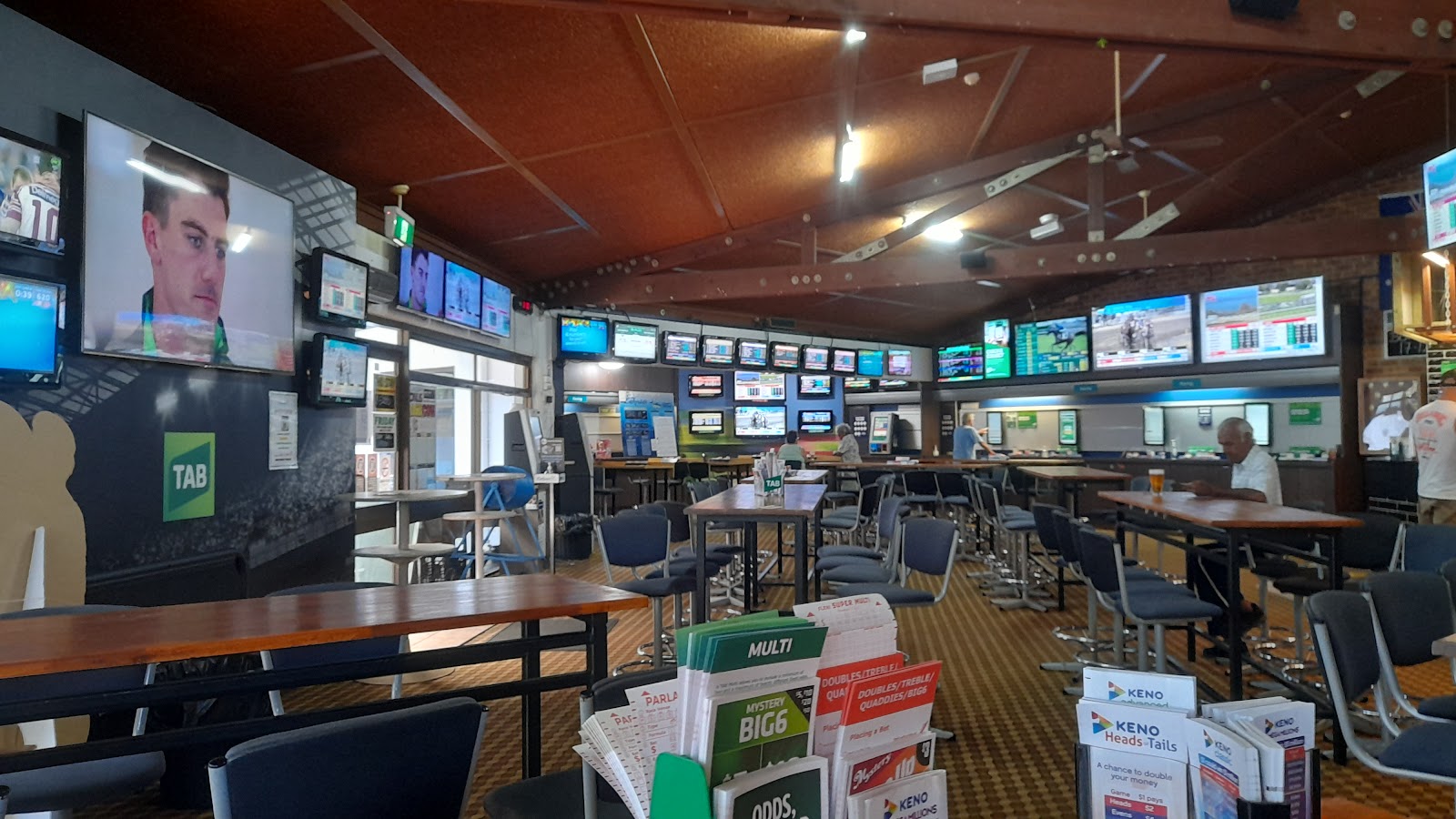 Lakeside Tavern in Forster - photo 1