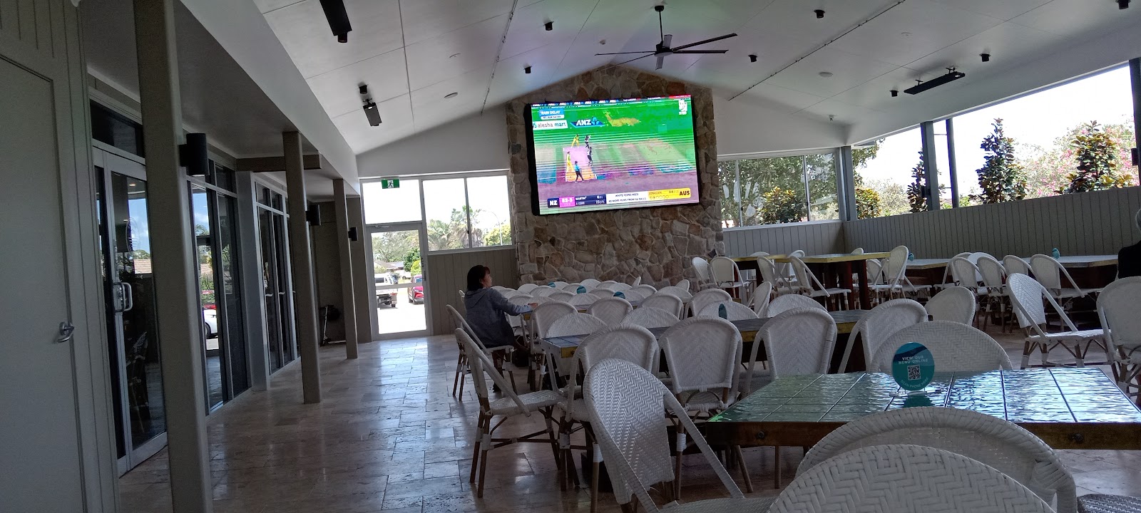 Lakeside Village Tavern in Raymond Terrace - photo 1