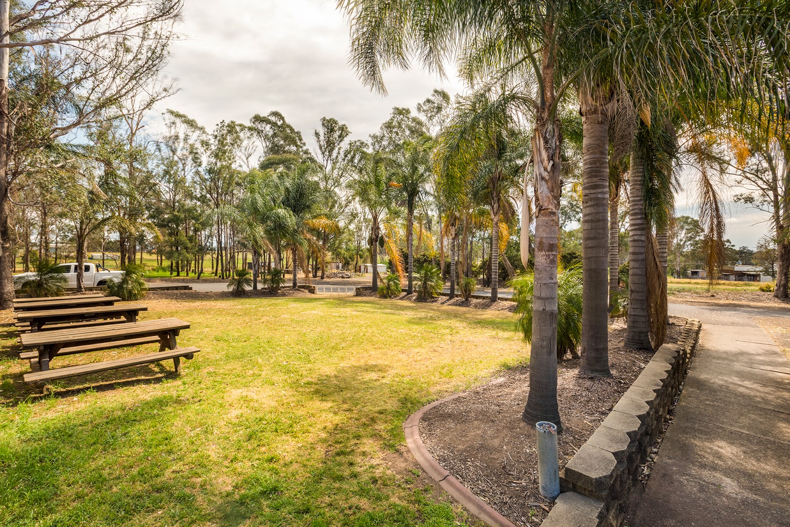 Lockies Hotel in Leppington - photo 2