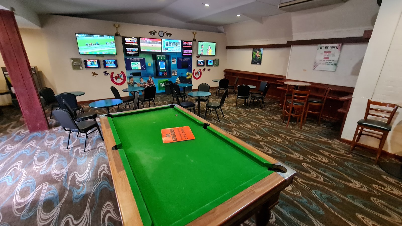 Lockies Hotel in Leppington - photo 3