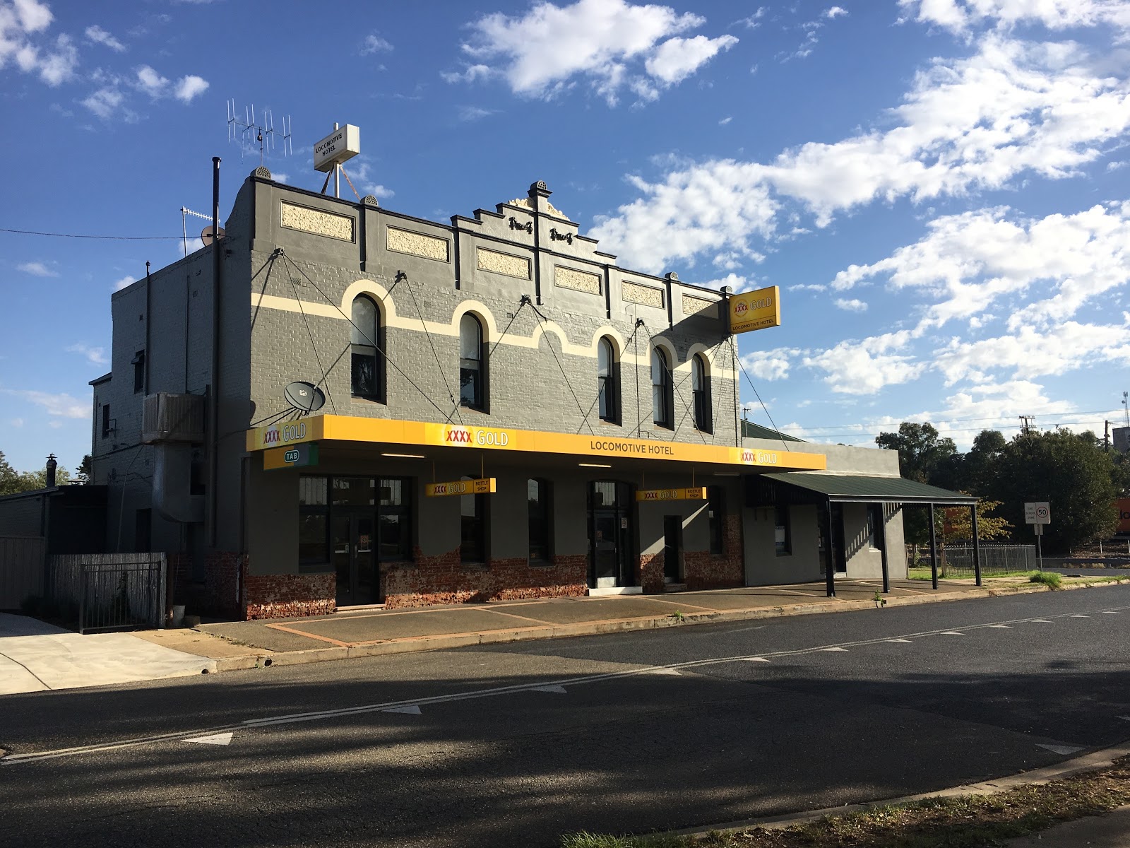 Loco Hotel Junee in Junee - photo 2