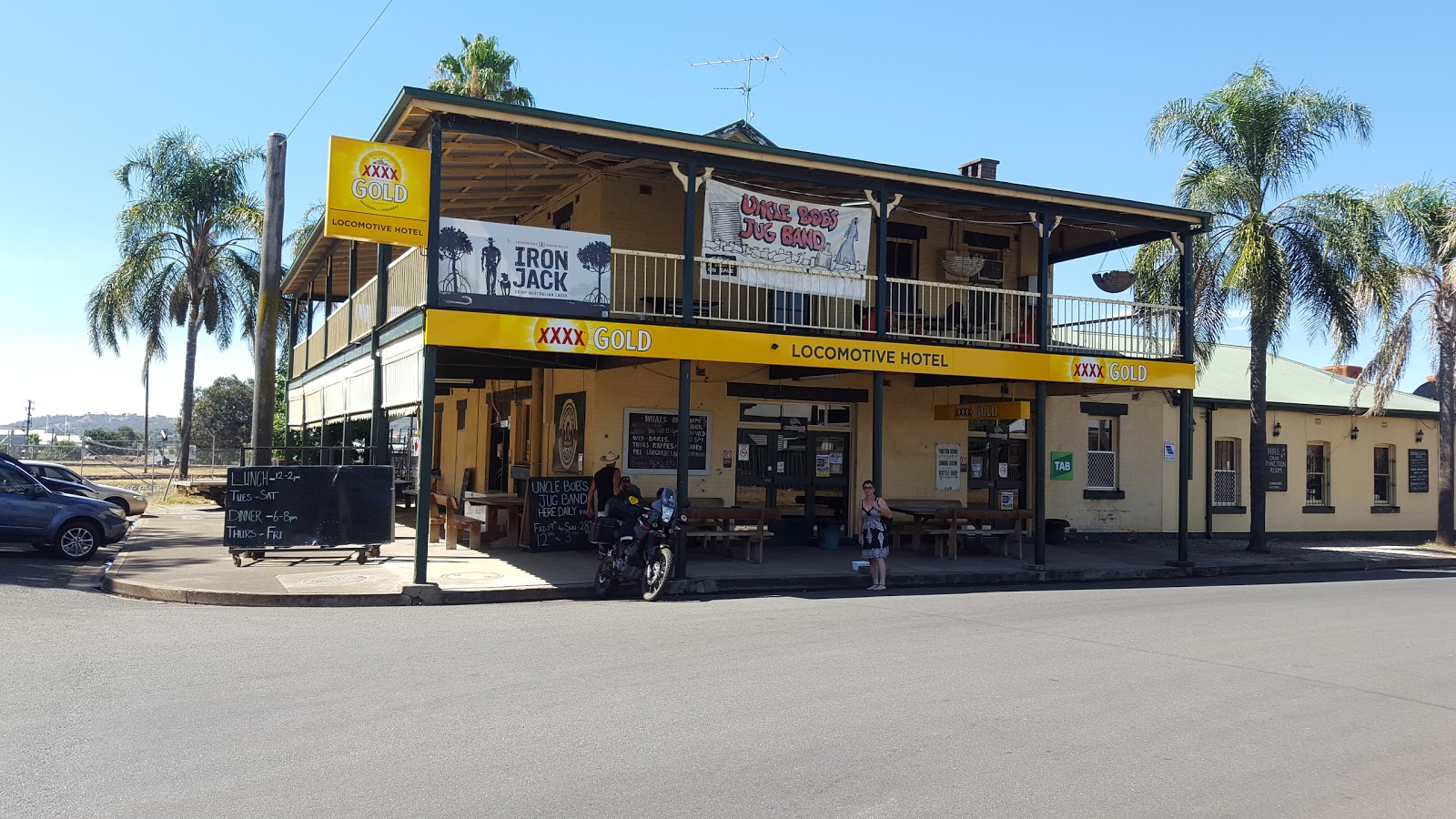 Locomotive Hotel in West Tamworth - photo 1
