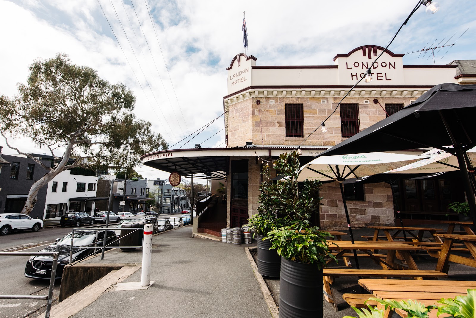 London Hotel in Balmain - photo 1