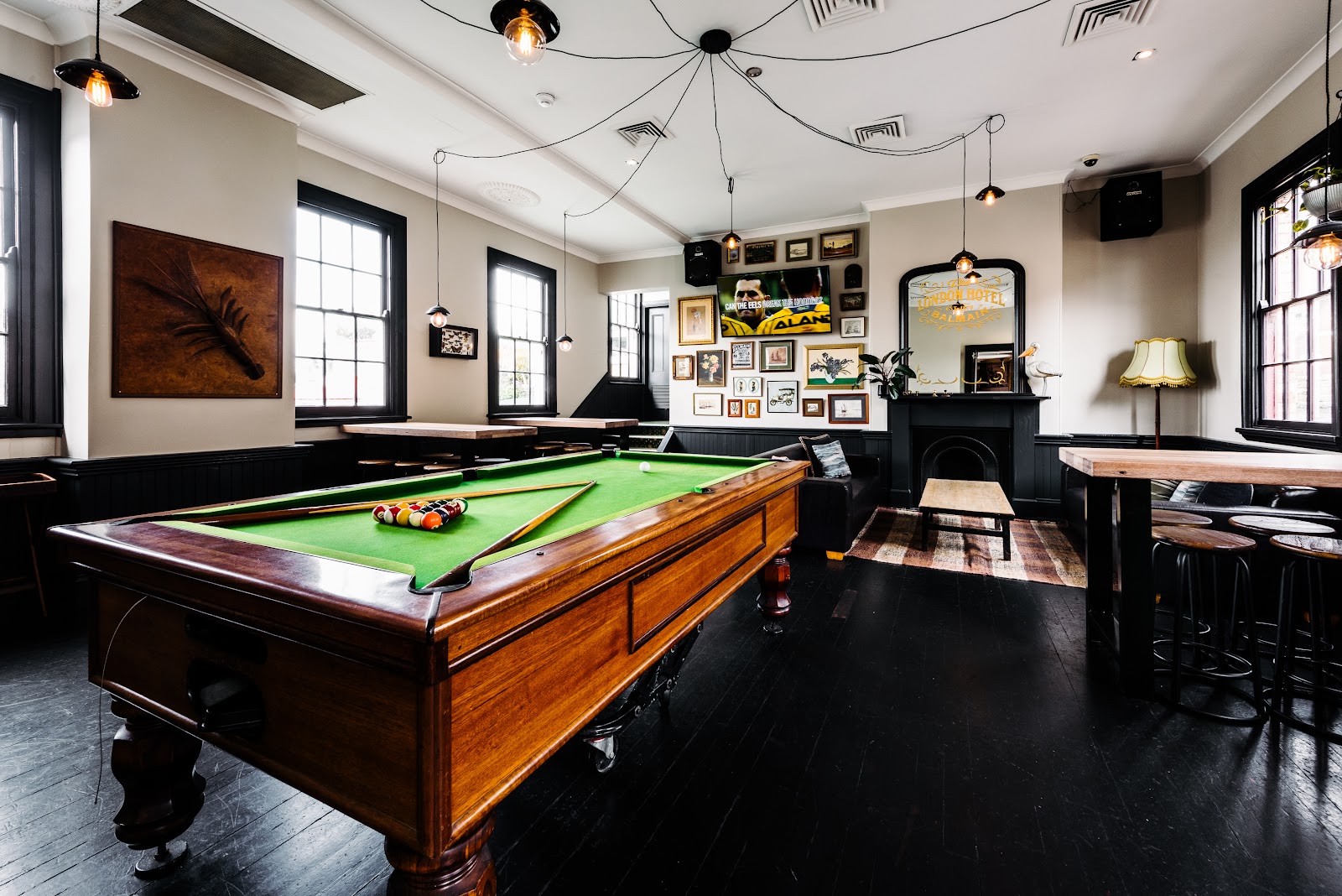 London Hotel in Balmain - photo 2