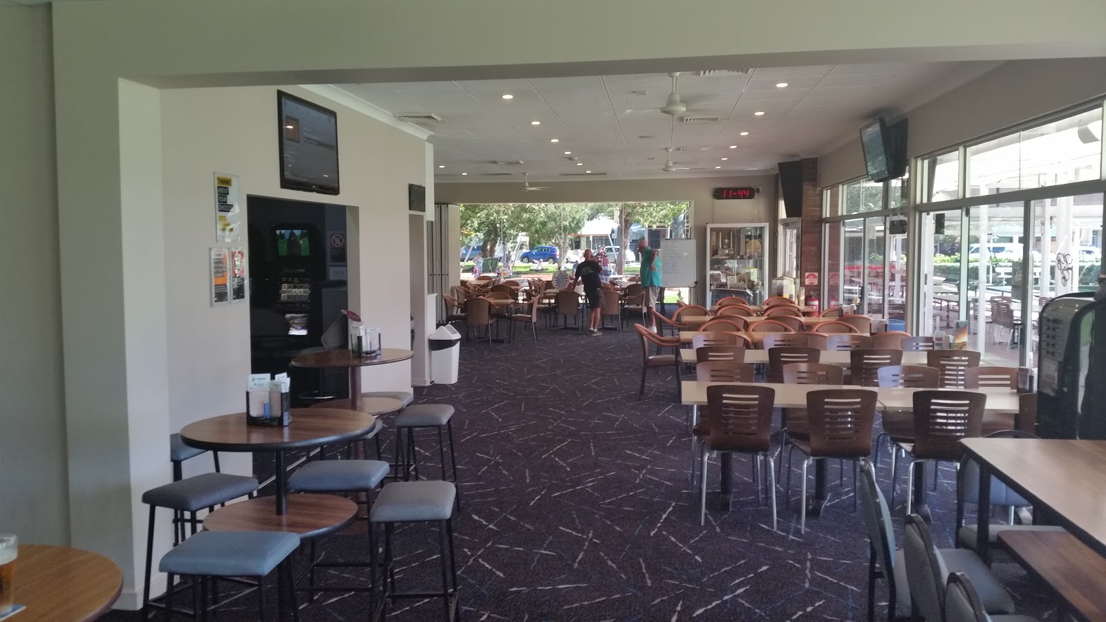 Lowlands Bowling Club Ltd in Cooks Hill - photo 2