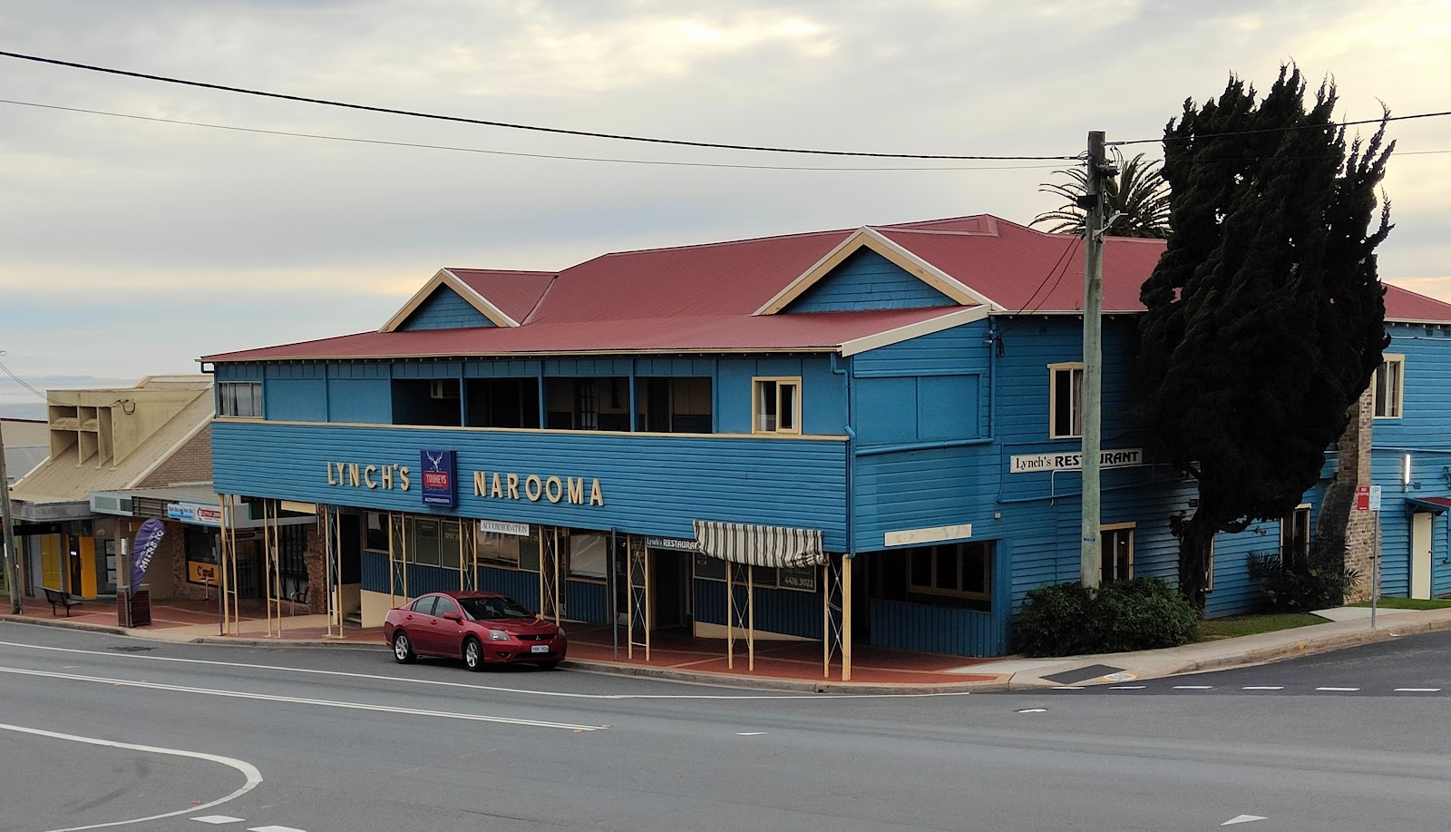 Lynch's Hotel in Narooma - photo 1