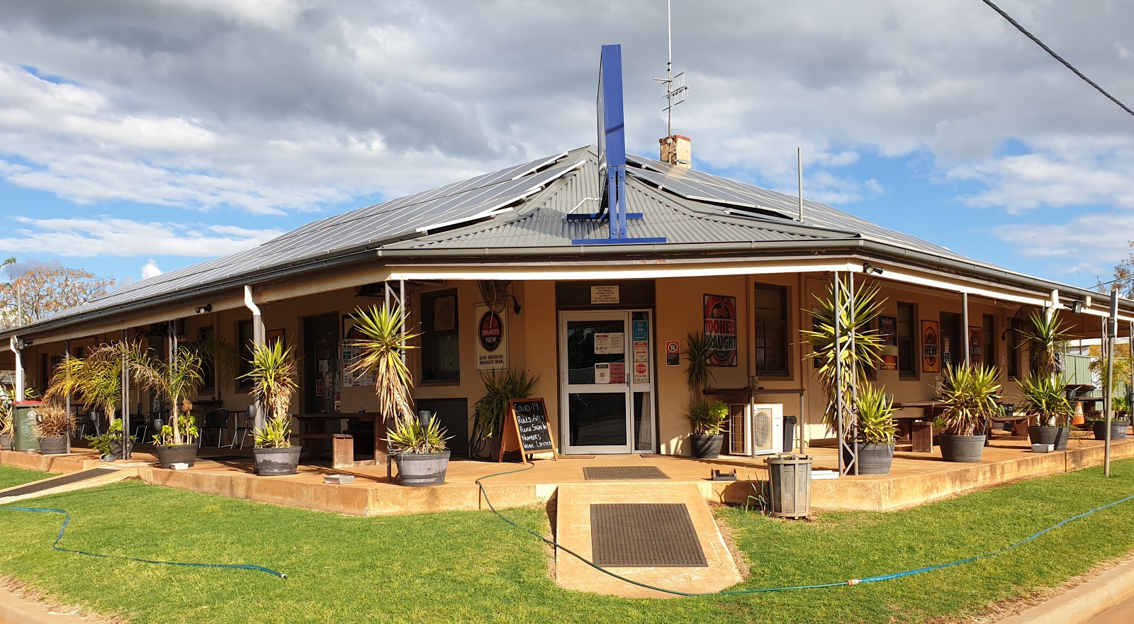 Mayfield Hotel in Mayfield - photo 1