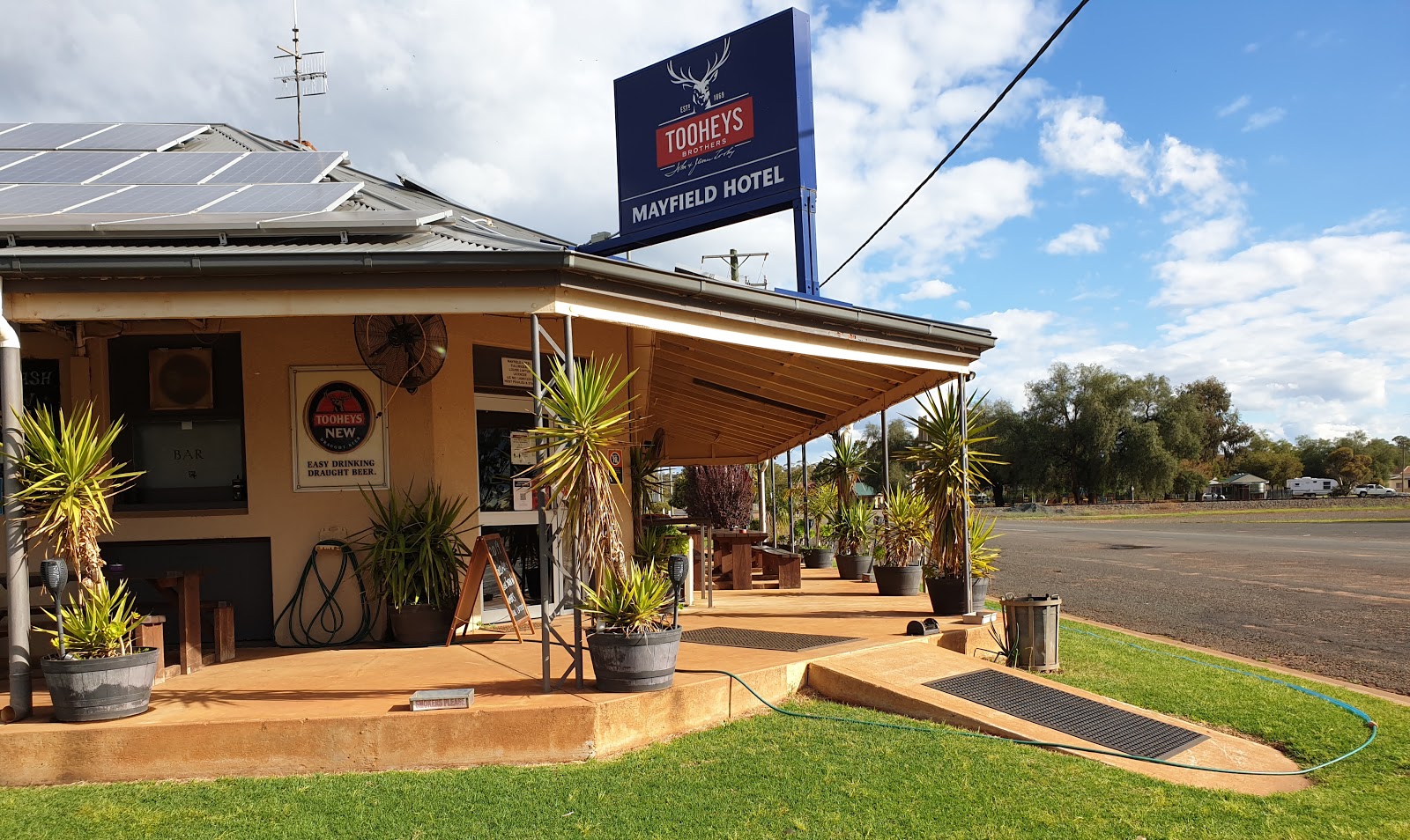 Mayfield Hotel in Mayfield - photo 2