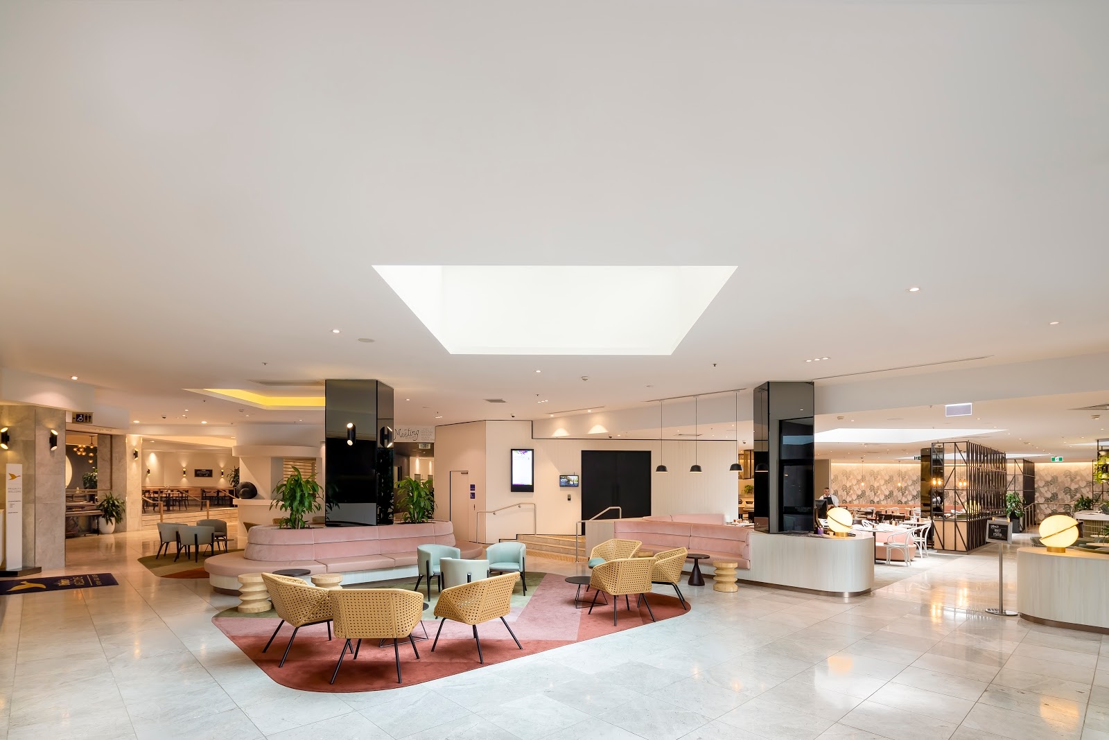 Mercure Hotel Sydney Airport in Wolli Creek - photo 1