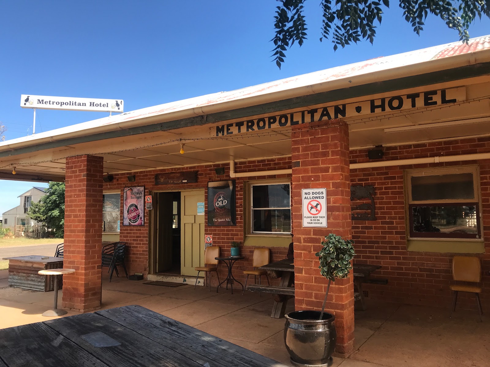 Metropolitan Hotel in Orange - photo 1