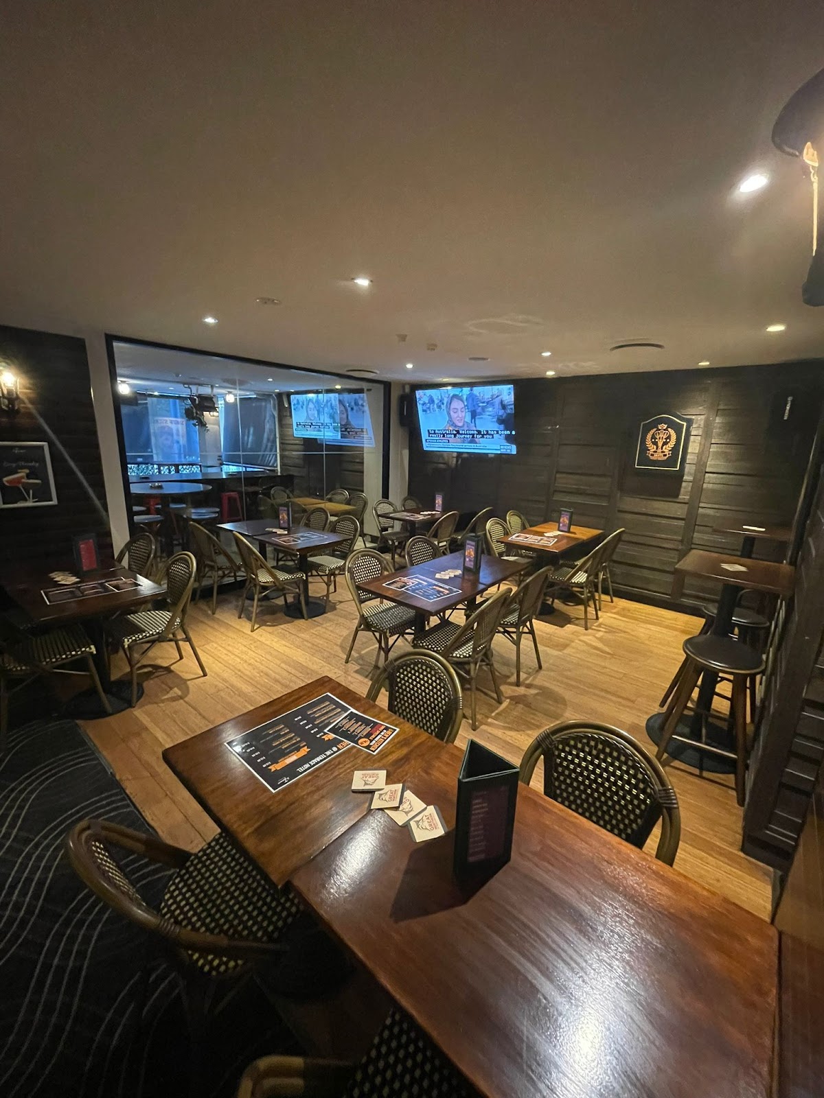 Mount St Terrace Hotel in North Sydney - photo 1