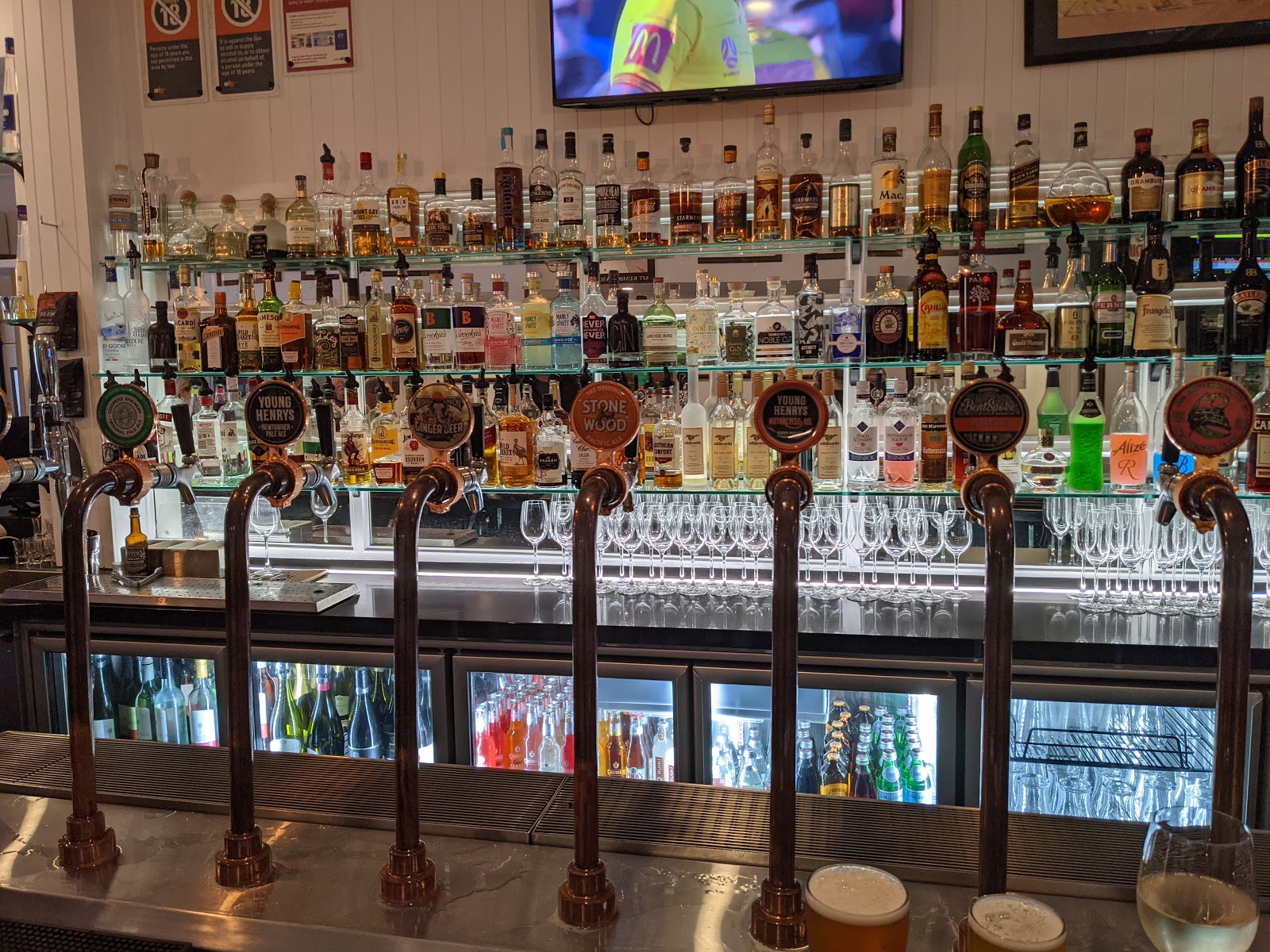 Mt Kembla Hotel in Mount Kembla - photo 4