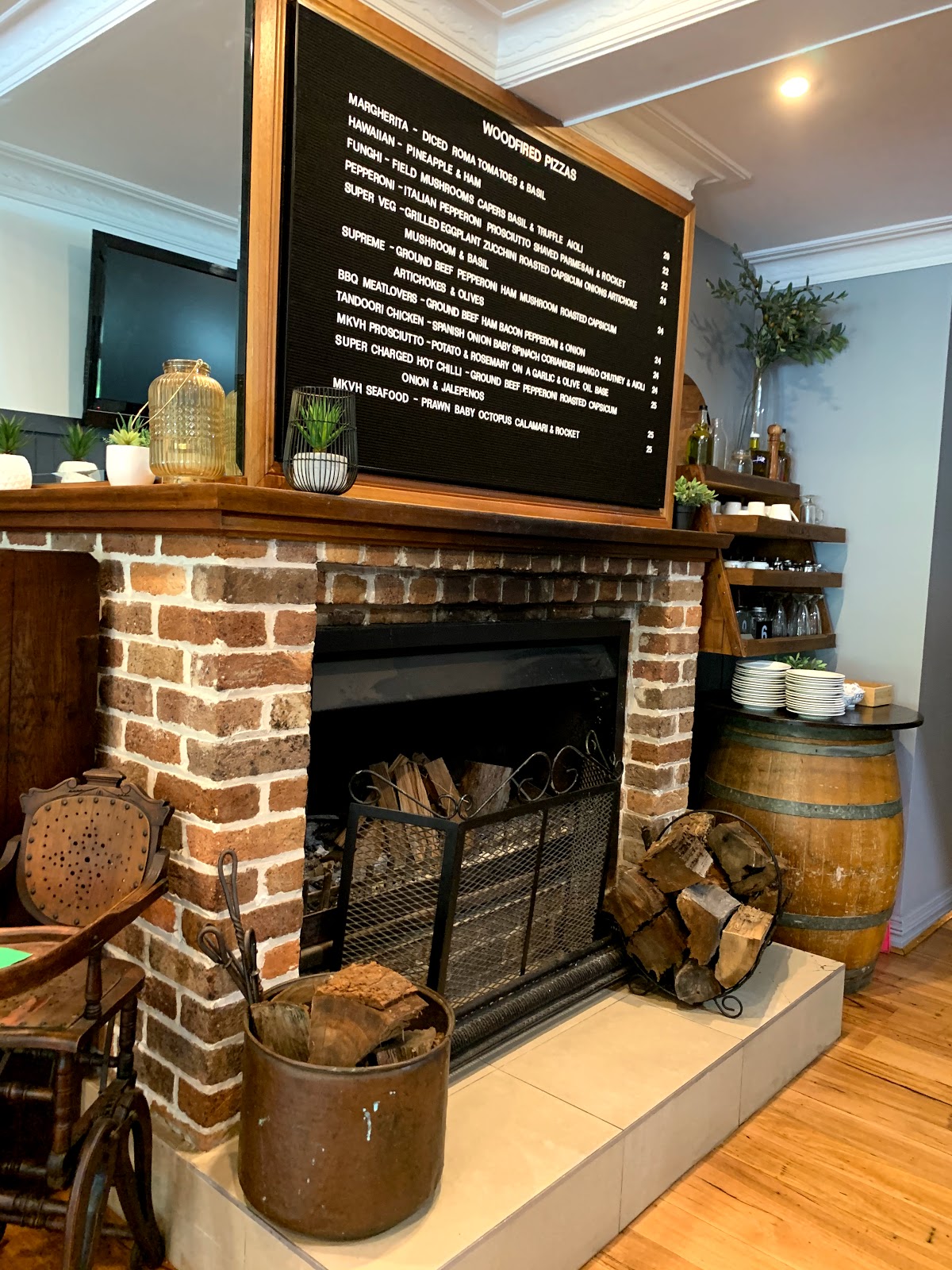 Mt Kembla Hotel in Mount Kembla - photo 5