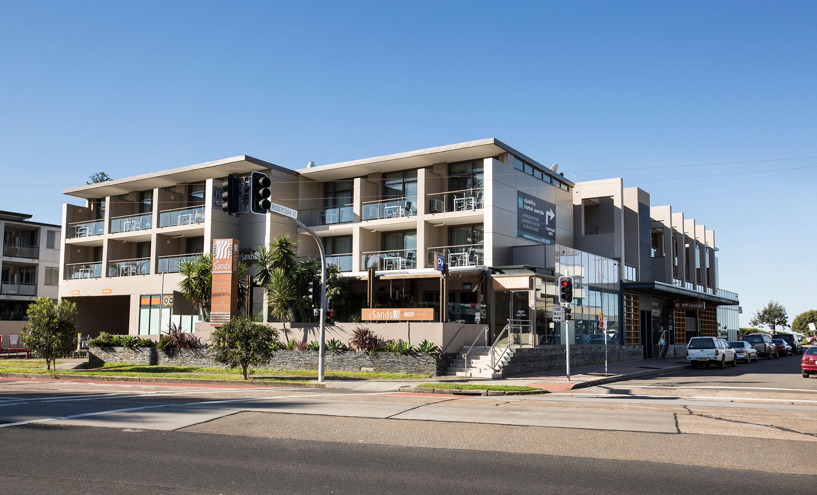 Narrabeen Sands Hotel in Narrabeen - photo 1