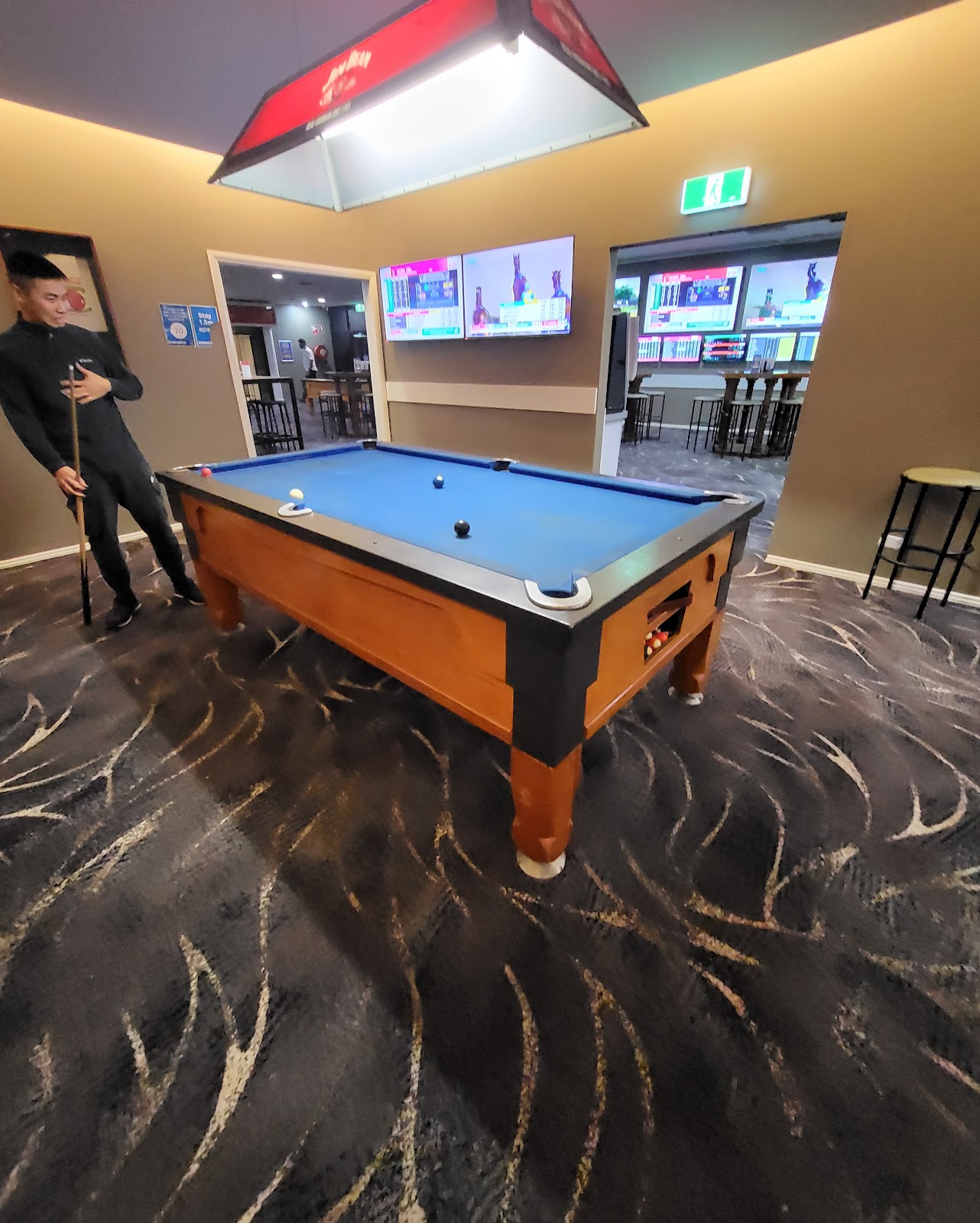 New Victoria Tavern in Wetherill Park - photo 6