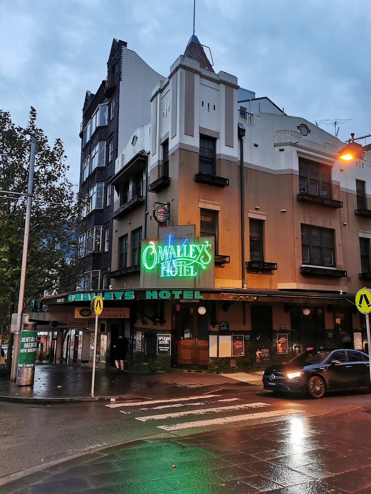 O'Malleys Hotel in Woolloomooloo - photo 2