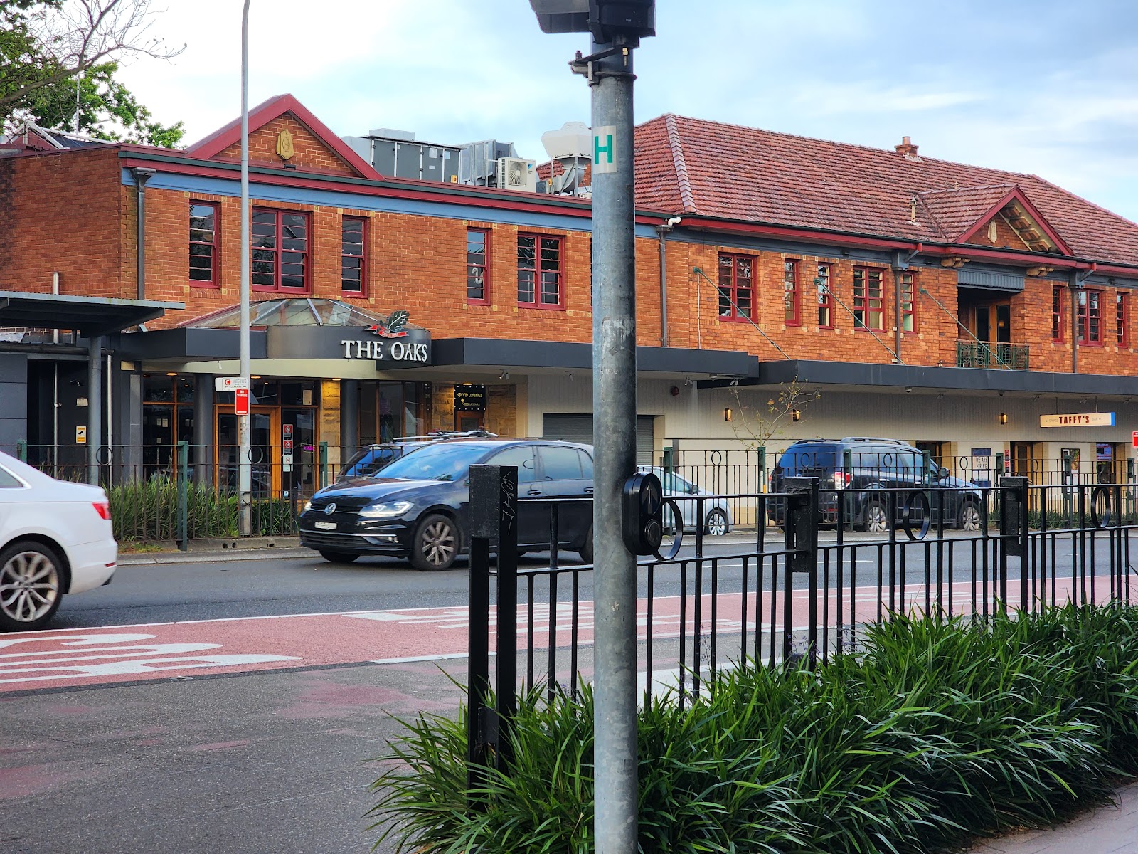 Oaks Hotel in The Oaks - photo 1