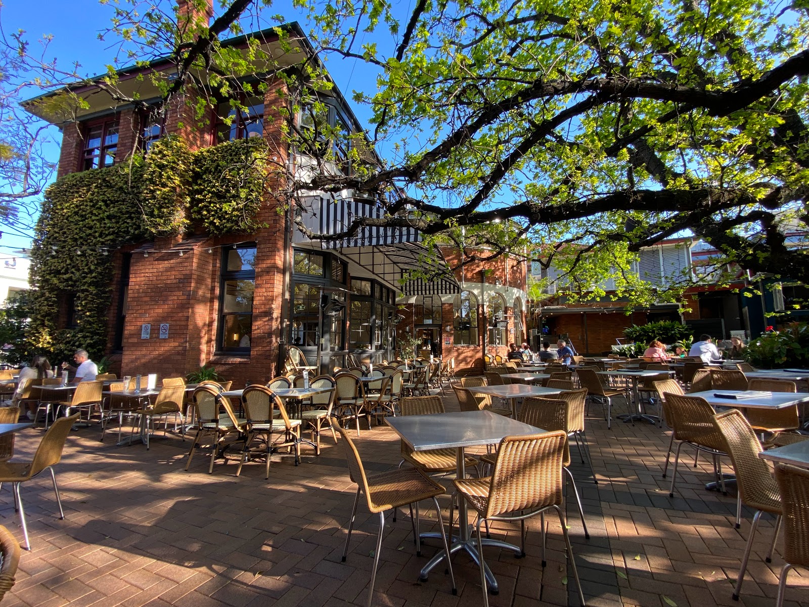 Oaks Hotel in The Oaks - photo 2