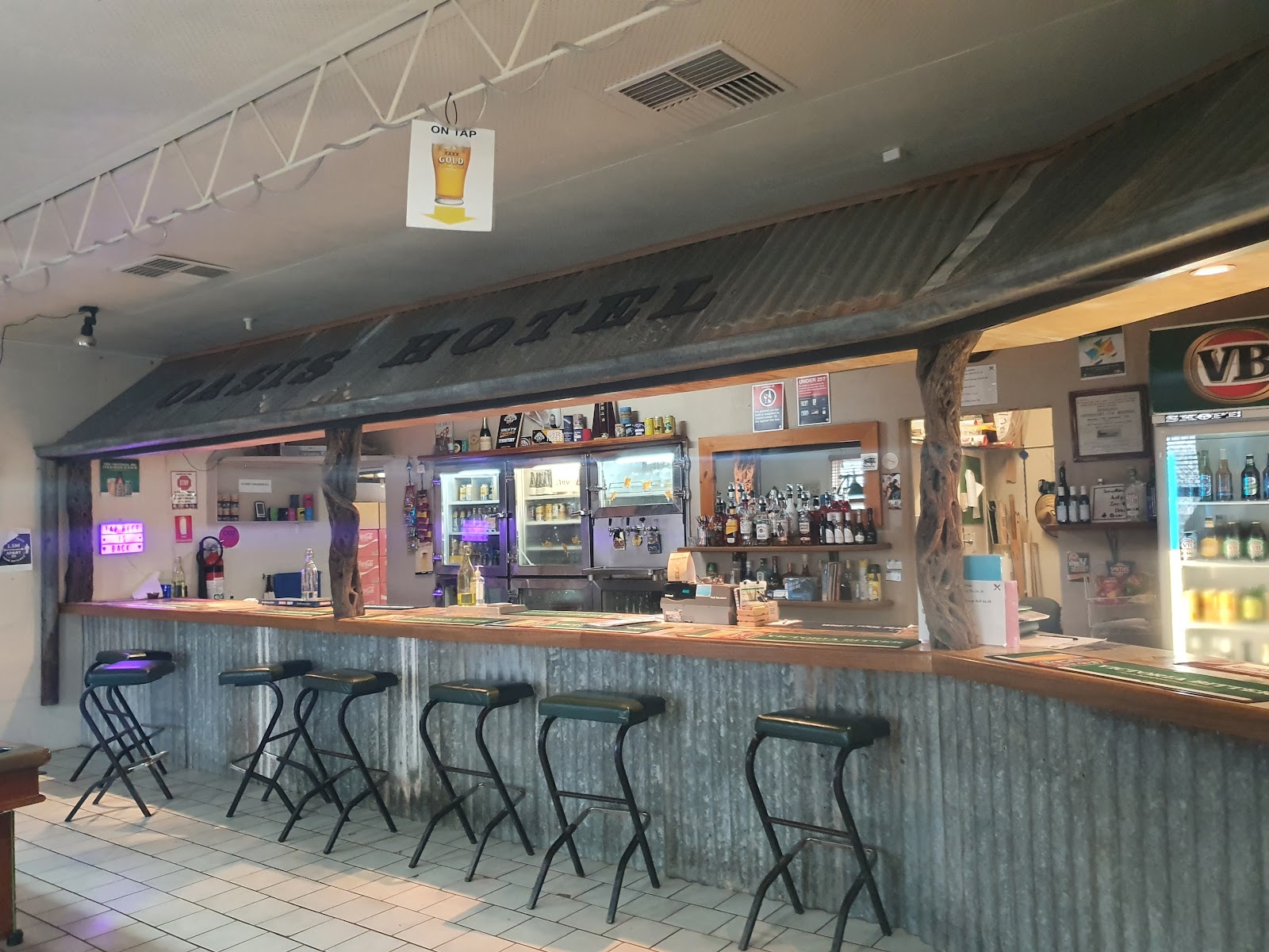 Oasis Hotel in East Tamworth - photo 3