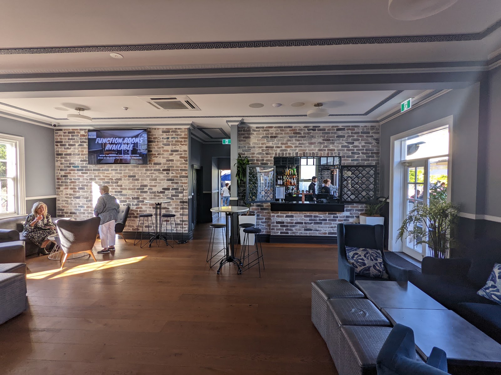Oatley Hotel in Oatley - photo 4