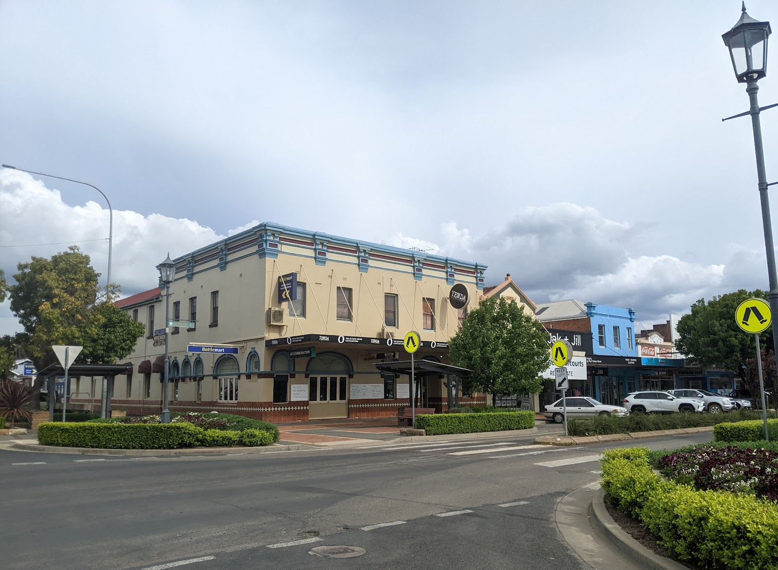 Olympic Hotel in Cootamundra - photo 1
