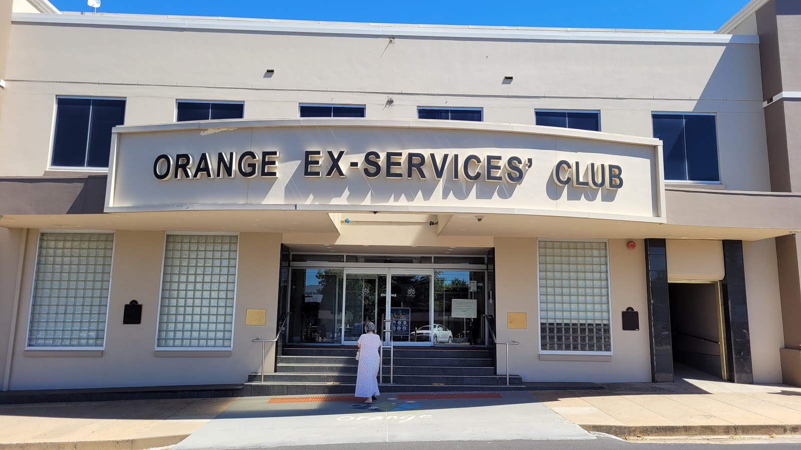 Orange Ex-Services Club in Orange - photo 1