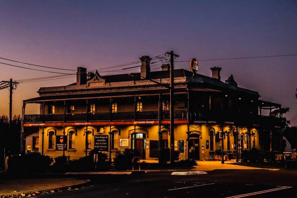 Oriental Hotel in Tumut - photo 1
