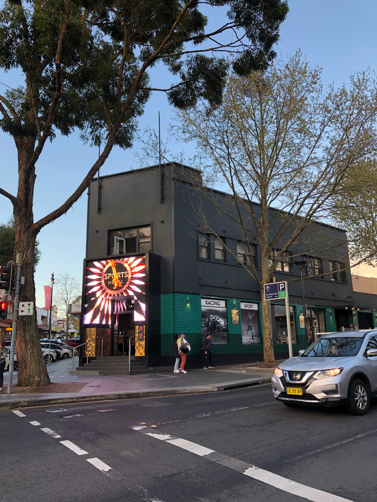 Oscars Sports Hotel in Bankstown - photo 1