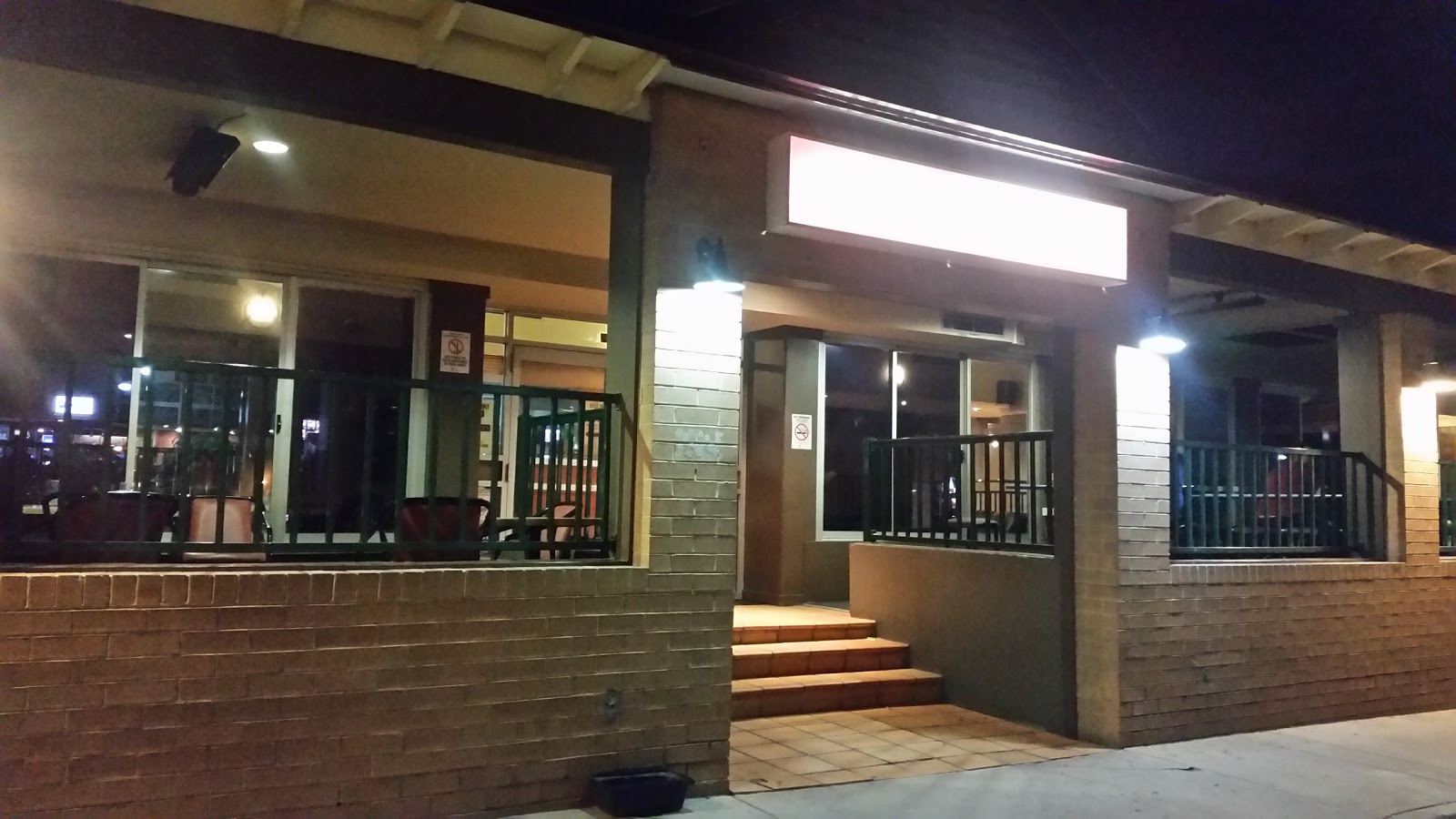 Overlander Hotel Motel in Cambridge Park - photo 1
