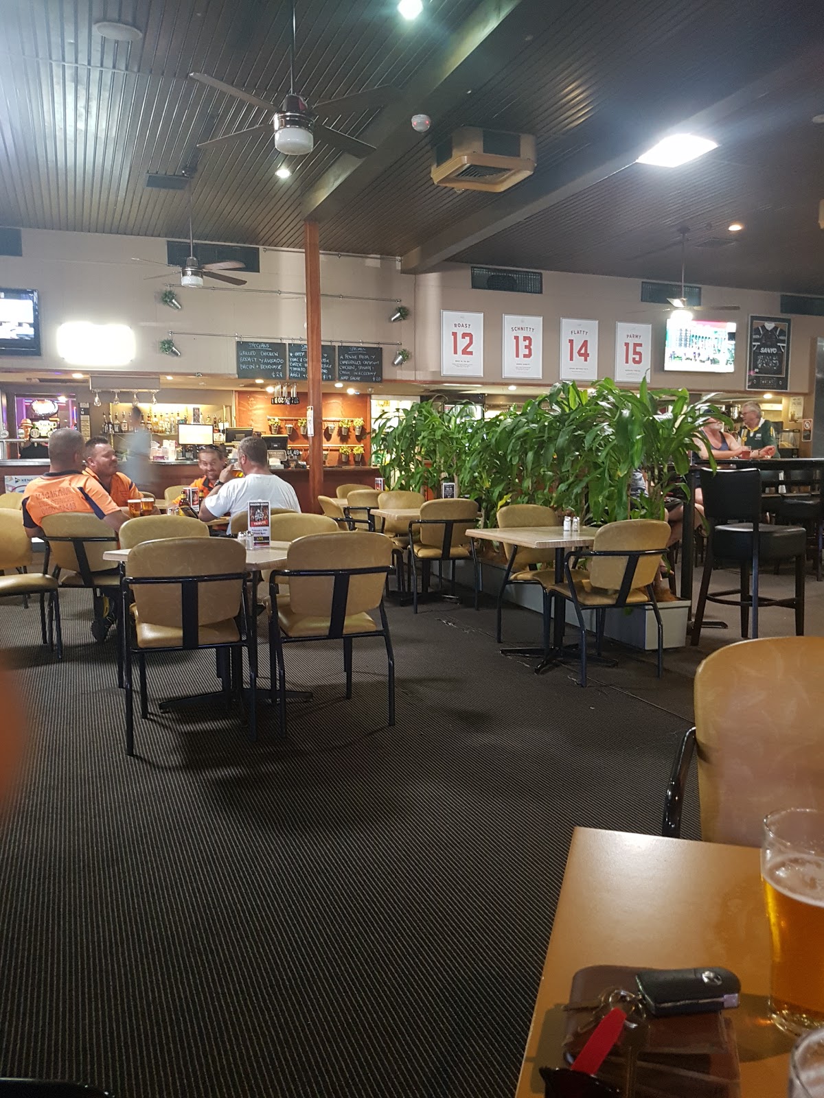 Overlander Hotel Motel in Cambridge Park - photo 4