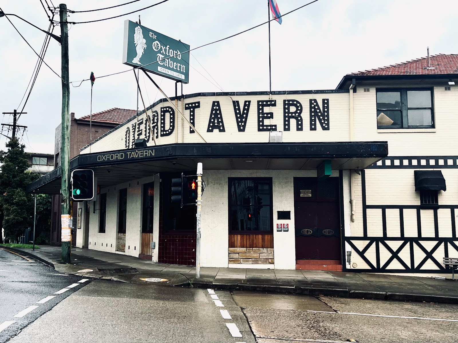 Oxford Tavern Hotel in Petersham - photo 1