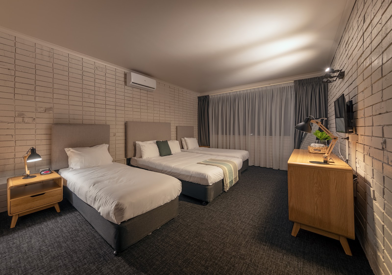 Palms Hotel in Greenacre - photo 6