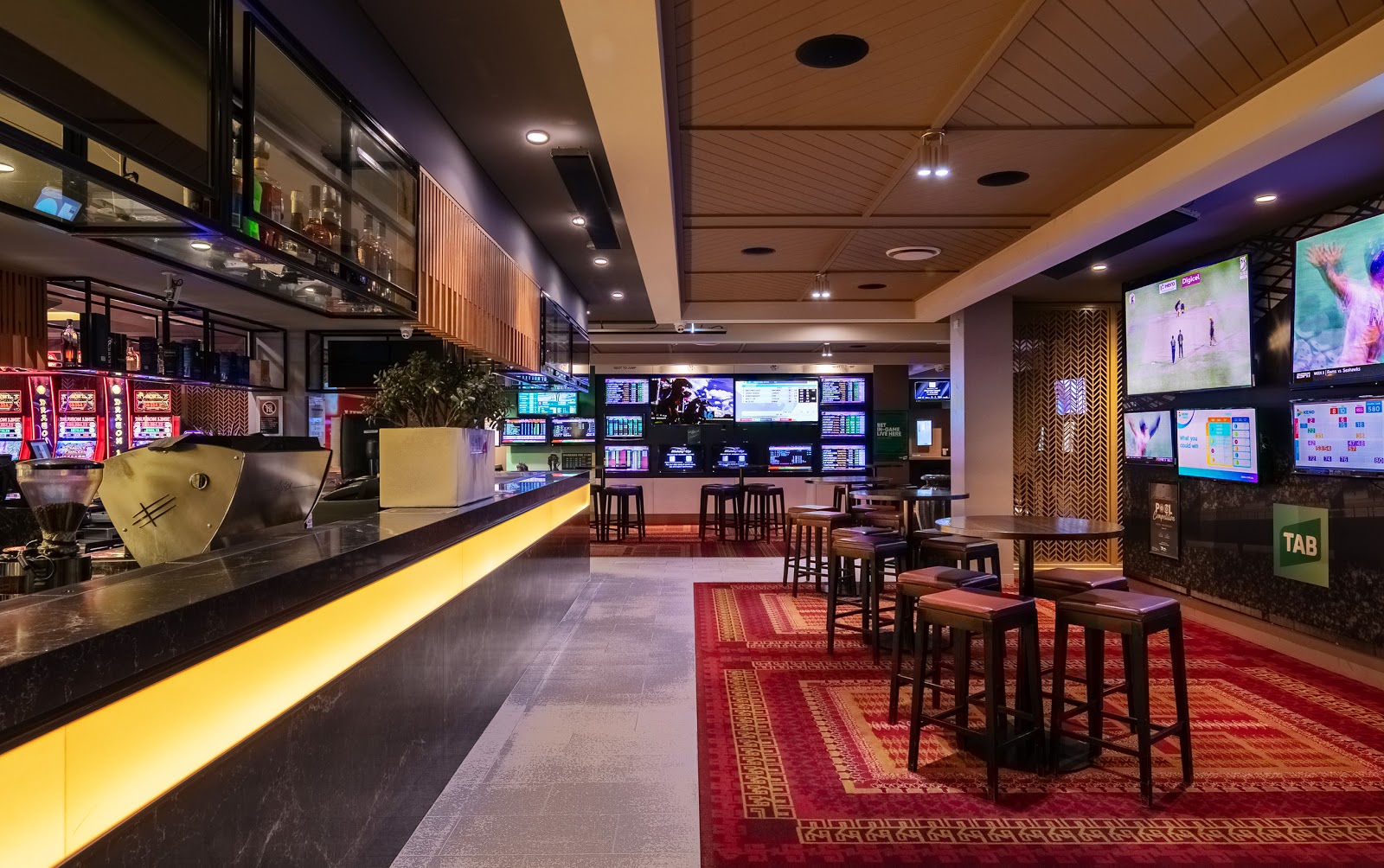 Palms Hotel in Greenacre - photo 3