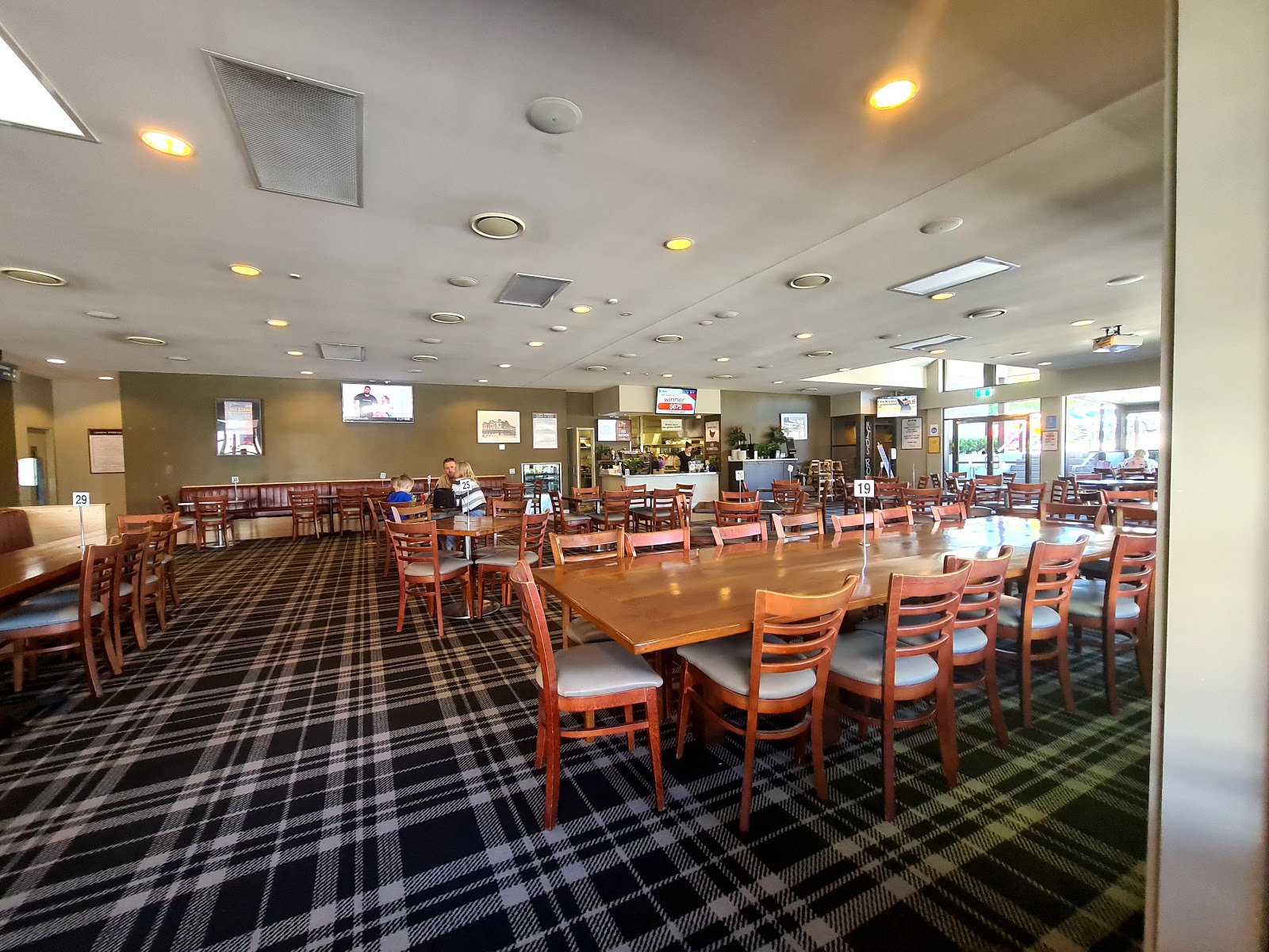 Peden's Hotel in Cessnock - photo 2