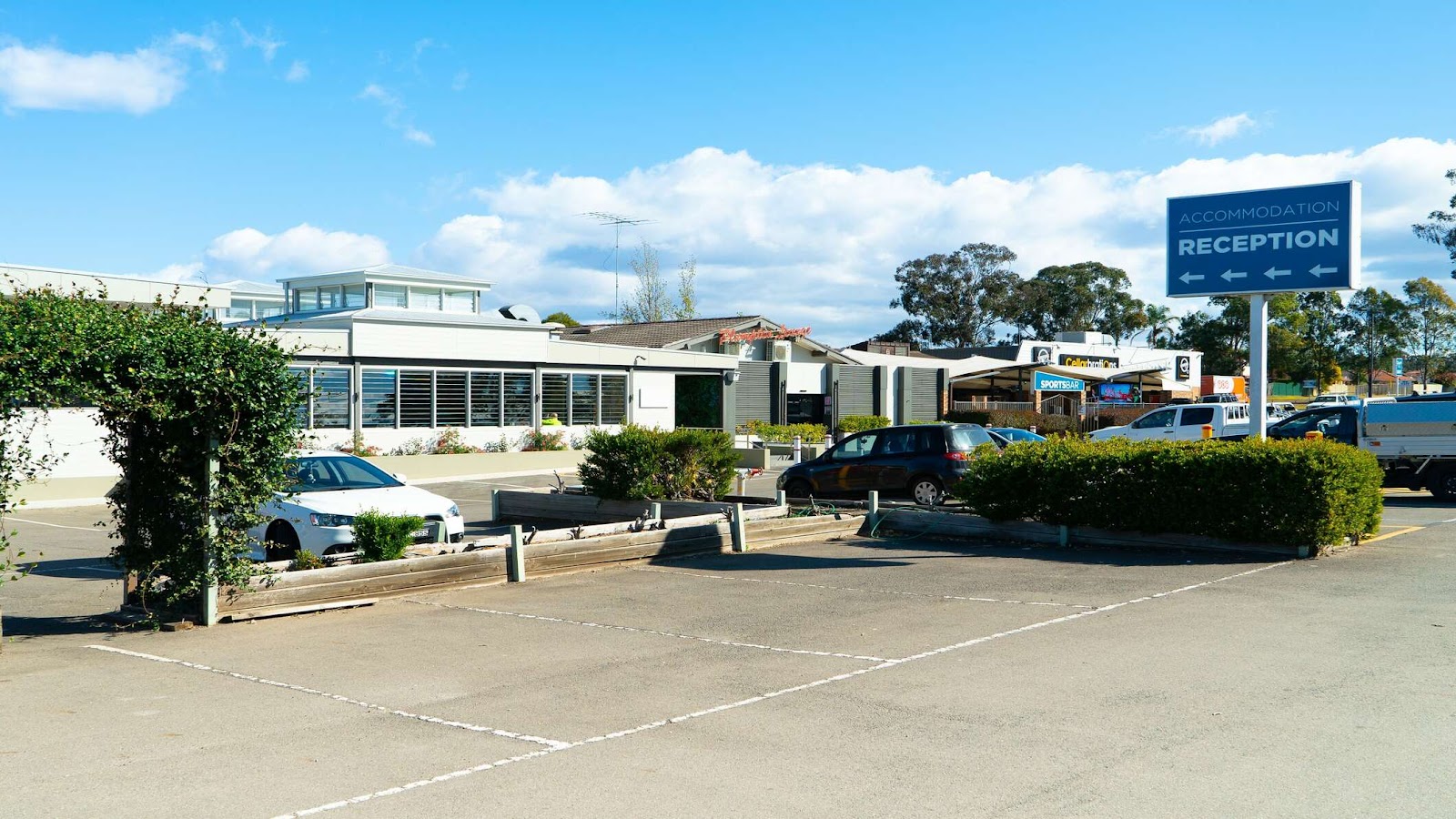 Plumpton Hotel in Glendenning - photo 1