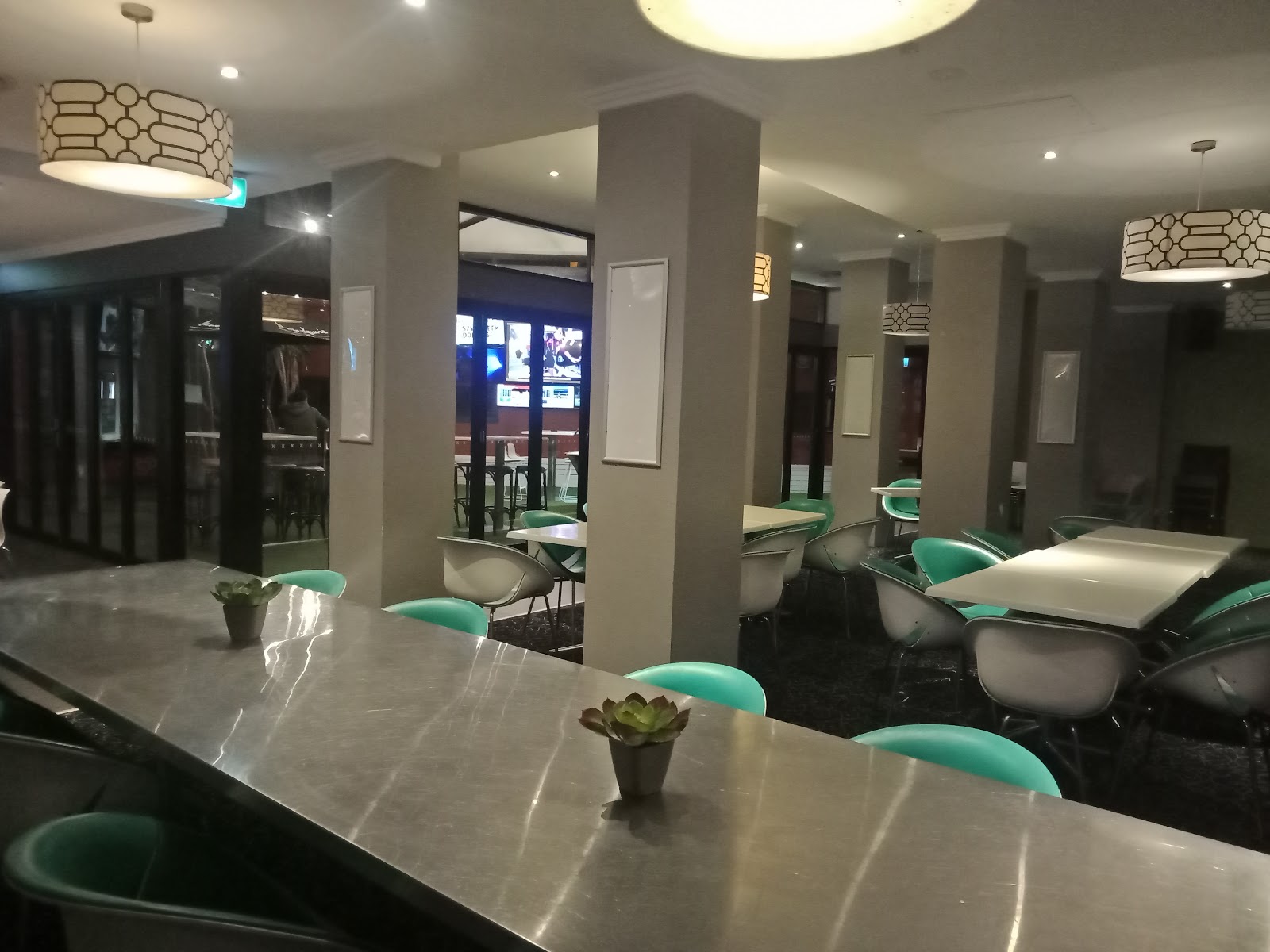 Premier Hotel in Broadmeadow - photo 2
