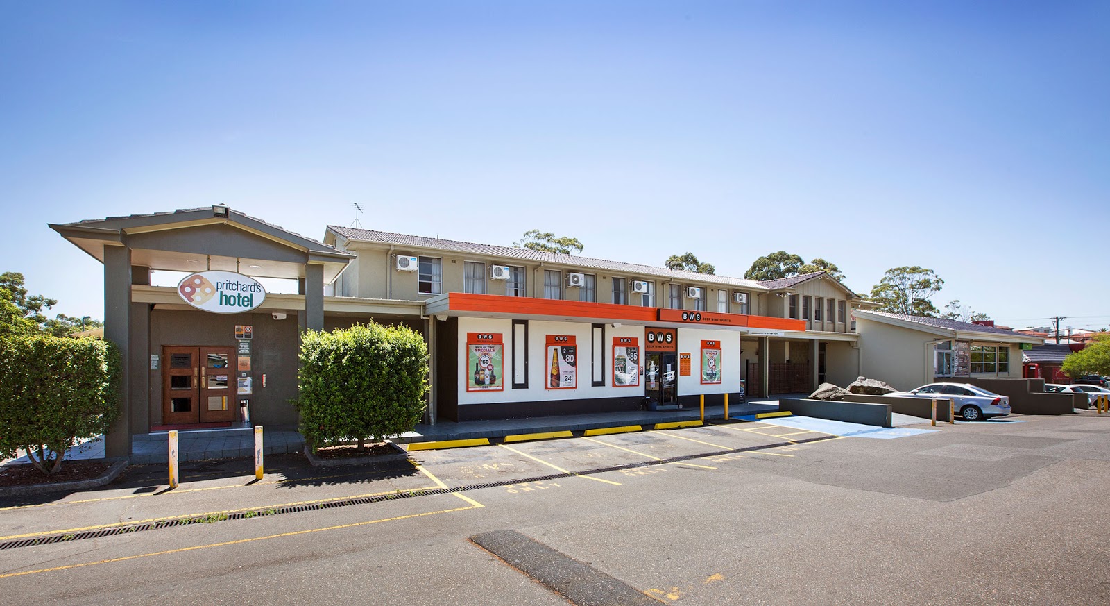 Pritchards Hotel in Mount Pritchard - photo 1