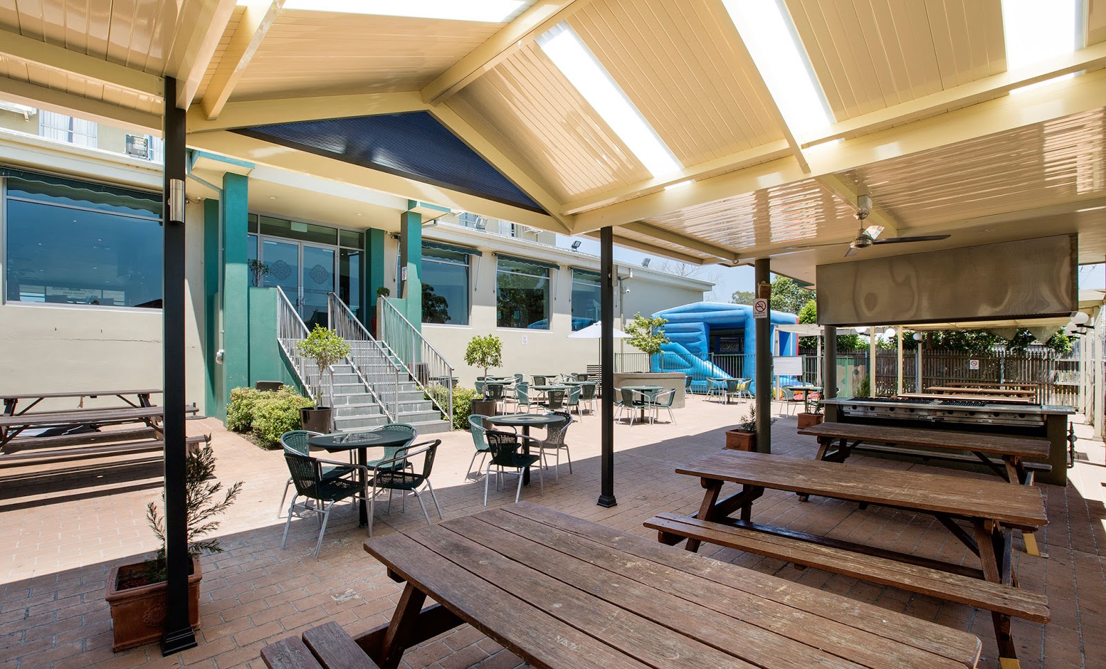 Pritchards Hotel in Mount Pritchard - photo 5