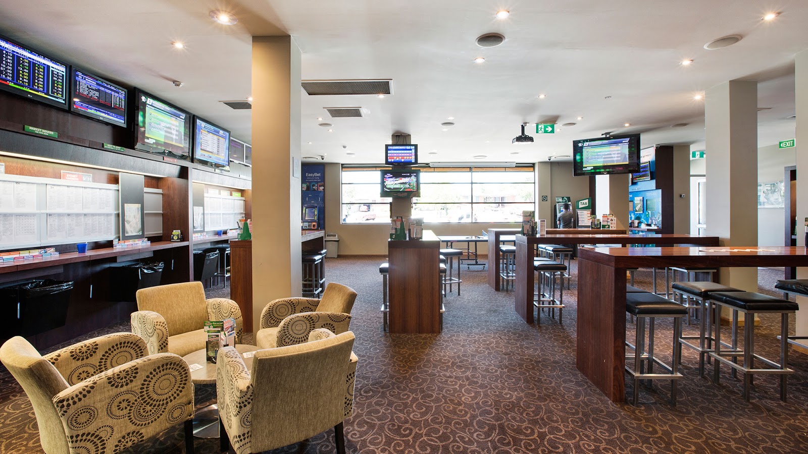 Pritchards Hotel in Mount Pritchard - photo 4