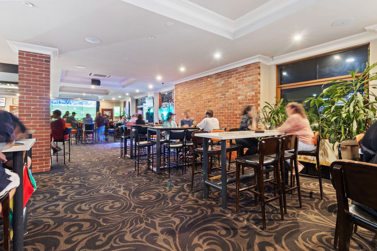 Queanbeyan Hotel in Queanbeyan - photo 2