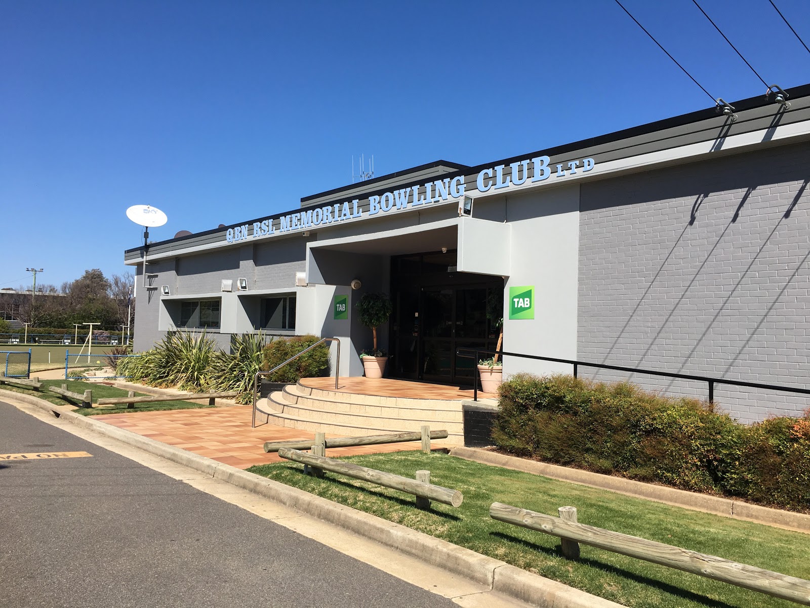 Queanbeyan RSL Memorial Bowling Club Limited in Queanbeyan East - photo 1