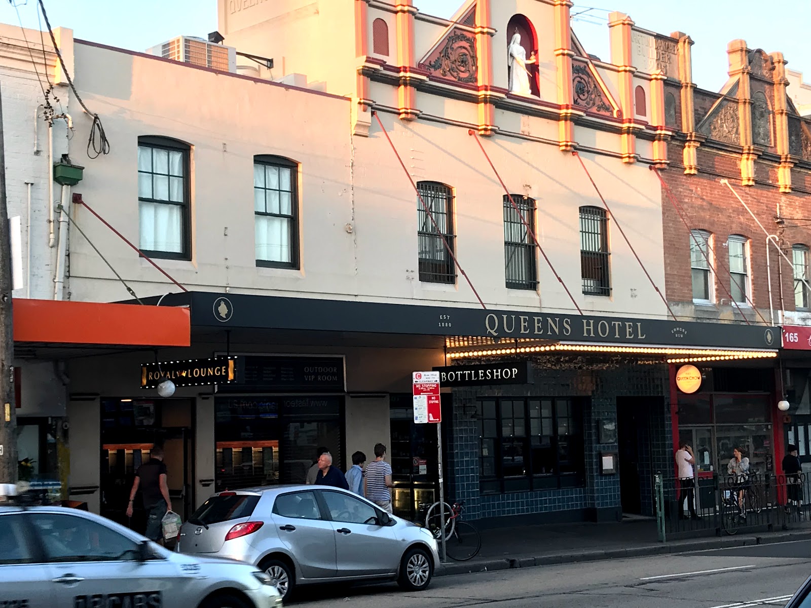 Queen Victoria Hotel in Enmore - photo 1