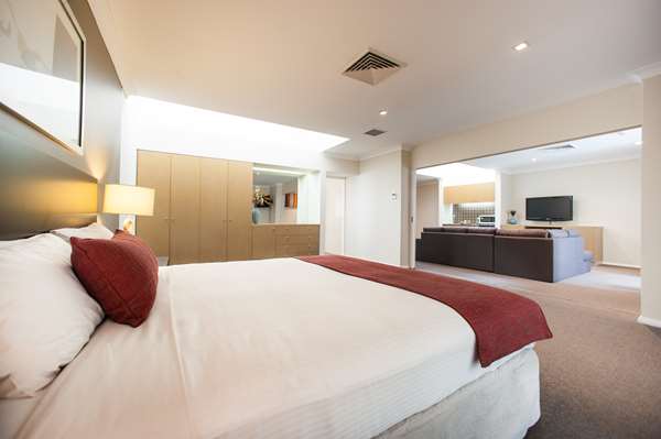 RAMADA HOTEL & SUITES SYDNEY CABRAMATTA in Lansvale - photo 4